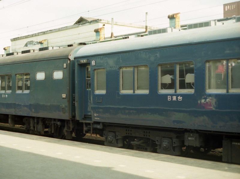 夜行普通列車「からまつ」